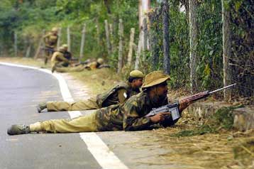 Αιματηρές επιθέσεις μαοϊστών ανταρτών σε αστυνομικά τμήματα στην Ινδία