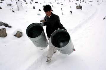 Εκατοντάδες τα θύματα του ψύχους στο χειρότερο χειμώνα του Αφγανιστάν