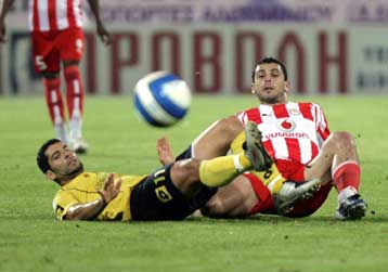 «Παγωμένο» τρίποντο για τον Ολυμπιακό, στο… παρά πέντε νίκη για τη Λάρισα