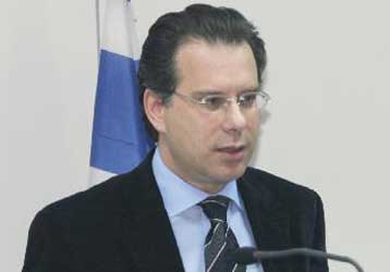 Αβάσιμα τα δημοσιεύματα του Τύπου των Σκοπίων περί ονομάτων, τονίζει ο Γ.Κουμουτσάκος