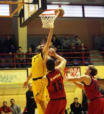 Σημαντικές νίκες για Σπόρτιγκ και Ηλυσιακό, έχασε έδαφος ο Ιωνικός Λαμίας