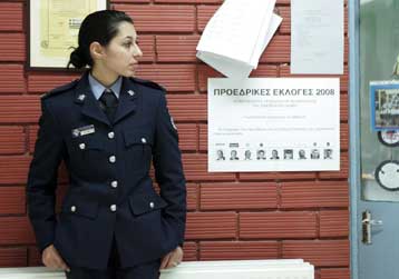 Στις κάλπες οι πολίτες της Κύπρου στην πλέον αμφίρροπη εκλογική αναμέτρηση