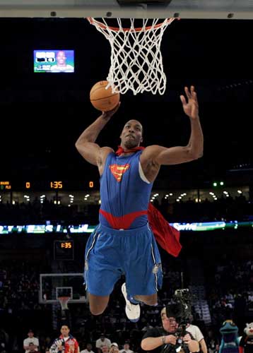 Χάουαρντ και Καπόνο νικητές στον διαγωνισμό καρφωμάτων και τριπόντων