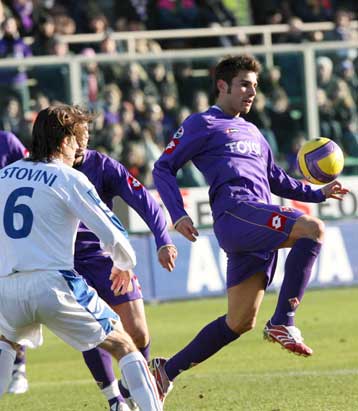 Στην 4η θέση οι «βιόλα» μετά τη νίκη με 2-1 επί της Κατάνια