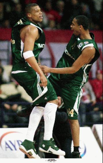 Πράσινo… σλάλομ στο ΣΕΦ και ρεσιτάλ τριπόντων από τον Ουίνστον