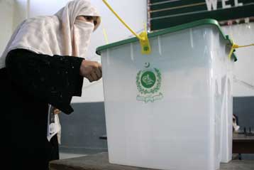 Κάλπες τη Δευτέρα στο Πακιστάν για την ανάδειξη της νέας Βουλής