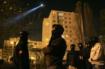 Συλλήψεις για τα επεισόδια του Νοεμβρίου στα προάστια του Παρισιού