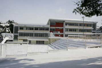 Κλειστά θα παραμείνουν και την Τρίτη τα σχολεία σε Αθήνα, Πειραιά