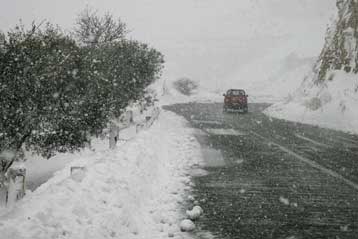 Υποχωρεί ο χιονιάς, κυριαρχεί ο παγετός την Τρίτη