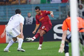 Γύρισε το σκορ, πήρε και τη νίκη η Ρόμα επί της Ρεάλ στο «Ολίμπικο»