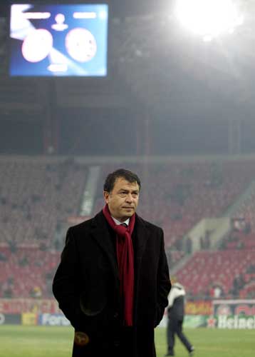 Η χρυσή ευκαιρία του Ολυμπιακού για να φτιάξει μεγάλη ομάδα, εκτιμά ο Λεμονής