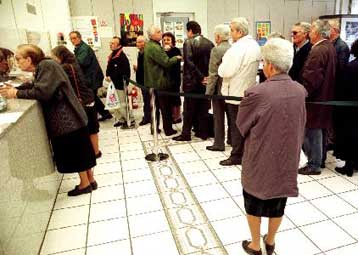 Κοινό όριο ηλικίας συνταξιοδότησης ανδρών-γυναικών εισηγείται το Ελεγκτικό Συνέδριο