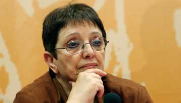 Εθελουσία έξοδο από την ηγεσία του ΚΚΕ σκέφτεται η Αλέκα Παπαρήγα