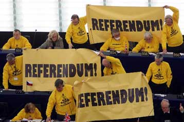 Το Ευρωπαϊκό Κοινοβούλιο «αγκάλιασε» τη Συνθήκη της Λισαβόνας