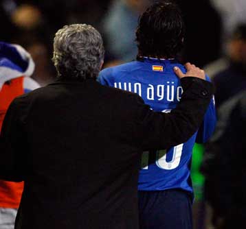 Δύο αγωνιστικές στον Αγκουέρο από την UEFA για να μην… φτύσει ξανά