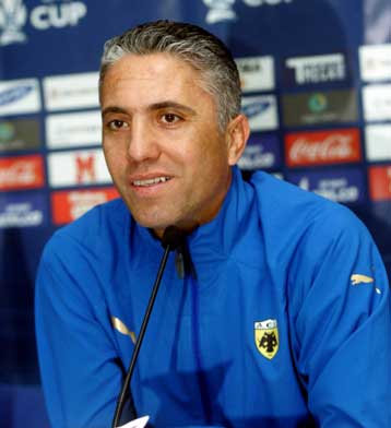 Χωρίς απελπισία για το γκολ, αλλά με ψυχή θέλουν την ΑΕΚ Κωστένογλου και Μπλάνκο