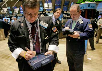 Κέρδη στην Νέα Υόρκη, με πτώση έκλεισαν οι αγορές στην Ευρώπη