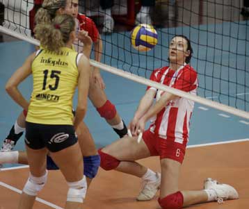 Έχασε και αποκλείστηκε από το Challenge Cup γυναικών ο Ολυμπιακός