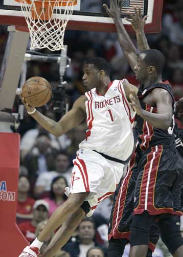 Υγιεινός περίπατος των Ρόκετς κόντρα στους παραπαίοντες Χιτ