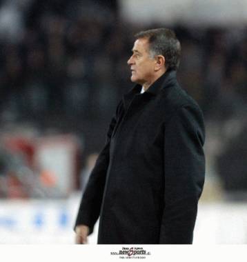 Με Γιάχιτς, Ιβιτς στη μεσαία γραμμή o Αρης