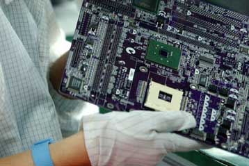 ΗΠΑ και ΕΕ σε επιχείρηση κατά των υπολογιστών «μαϊμού»