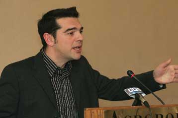 Με ανοίγματα σε ΚΚΕ και Εκκλησία η επίσημη πρώτη του Αλέξη Τσίπρα