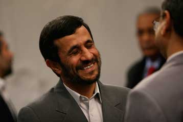 Νίκη του Ιράν η έκθεση της IAEA για το πυρηνικό πρόγραμμα, λέει ο Αχμαντινετζάντ