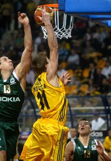 «Στοπ» του Αρη στο 16-0 του Παναθηναϊκού, νικητής ο Ολυμπιακός στο Μαρούσι