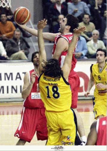 Με άμυνα και υπομονή ο Ολυμπιακός 75-66 το Μαρούσι