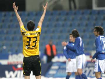 Προτεραιότητα έχουν οι βαθμοί λένε στην ΑΕΚ, παράπονα για τη διαιτησία στον Ηρακλή