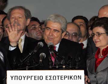 Την επανένωση της Κύπρου «βλέπουν» τα διεθνή ΜΜΕ πίσω από την εκλογή Χριστόφια