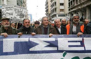 Απεργιακές κινητοποιήσεις για το Ασφαλιστικό αποφασίζει τη Δευτέρα η ΓΣΕΕ