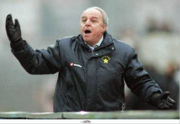 Στην Ελλάδα θέλει να παραμείνει ο Κάμπος, υπηρεσιακός ο Τζαναβάρας