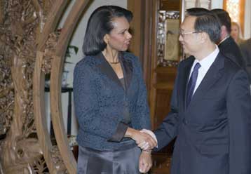 Κινεζική «χείρα βοηθείας» κατά του πυρηνικού προγράμματος της Πιονγιάνγκ ζητά η Ράις