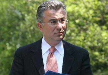 Δεν αλλάζει το ασφαλιστικό καθεστώς των εργαζομένων στο Δημόσιο, λέει ο Θ.Ρουσόπουλος