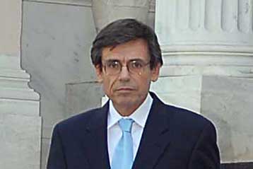 Στο νοσοκομείο με άτυπη πνευμονία ο Γιάννης Αγγέλου