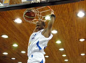 Πρόβλημα στους προσαγωγούς ο Πίνοκ, «κόπηκε» η χαρά στον Κολοσσό