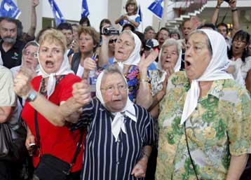 Νεκρός μάρτυρας-«κλειδί» για υποθέσεις απαγωγών από τους δικτάτορες της Αργεντινής