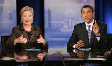 Για αρνητική διαφήμιση αλληλοκατηγορούνται Μπάρακ Ομπάμα και Χίλαρι Κλίντον