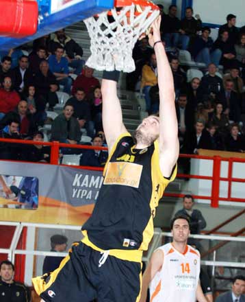 Αυτοκινητικό ατύχημα για τον Κώστα Χαρίση με διπλό κάταγμα