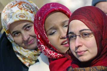 Προσφυγή της τουρκικής αντιπολίτευσης για τη χρήση της μαντήλας στα πανεπιστήμια