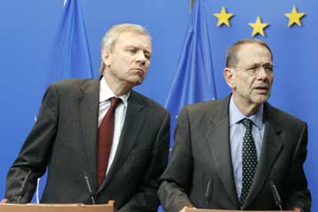 Πιέσεις της ΕΕ προς την Ελλάδα για το θέμα της ονομασίας της ΠΓΔΜ