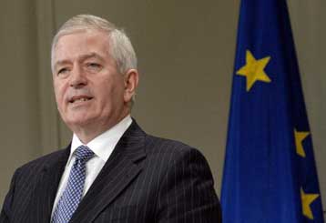 «Πάγωμα» της ρύθμισης για το «πλαφόν» του 20% στις ΔΕΚΟ ζητεί η Κομισιόν