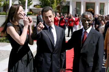 Υπό διαπραγμάτευση ο στρατιωτικός ρόλος της Γαλλίας στην Αφρική, λέει ο Σαρκοζί