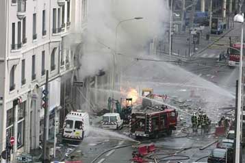 Ένας νεκρός και δεκάδες τραυματίες από έκρηξη λόγω διαρροής αερίου στη Λυών