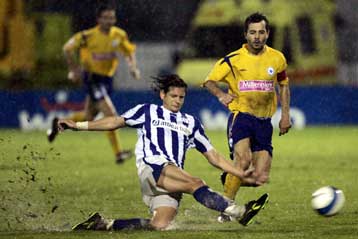 Ανδρας των ΜΑΤ χτύπησε τον Παπαζαχαρία, καταγγέλλει η ΠΑΕ Ηρακλής