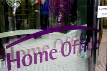 Κρυμμένο CD με απόρρητο περιεχόμενο βρήκε Βρετανός πολίτης σε λάπτοπ