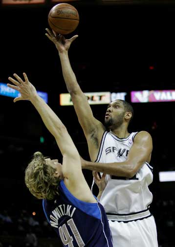 Νίκη του Σαν Αντόνιο επί του Ντάλας στο παραδοσιακό ντέρμπι της Southwest