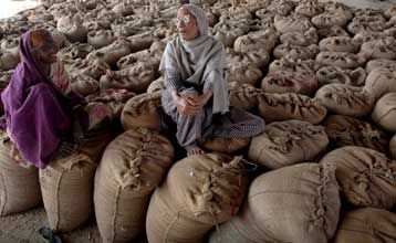Σε παραγραφή χρεών για τους μικρούς γαιοκτήμονες προχωρά η Ινδία