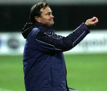 «Δεν ασχολούμαι με δημοσιεύματα» η απάντηση Λίνεν στις φήμες για ΑΕΚ